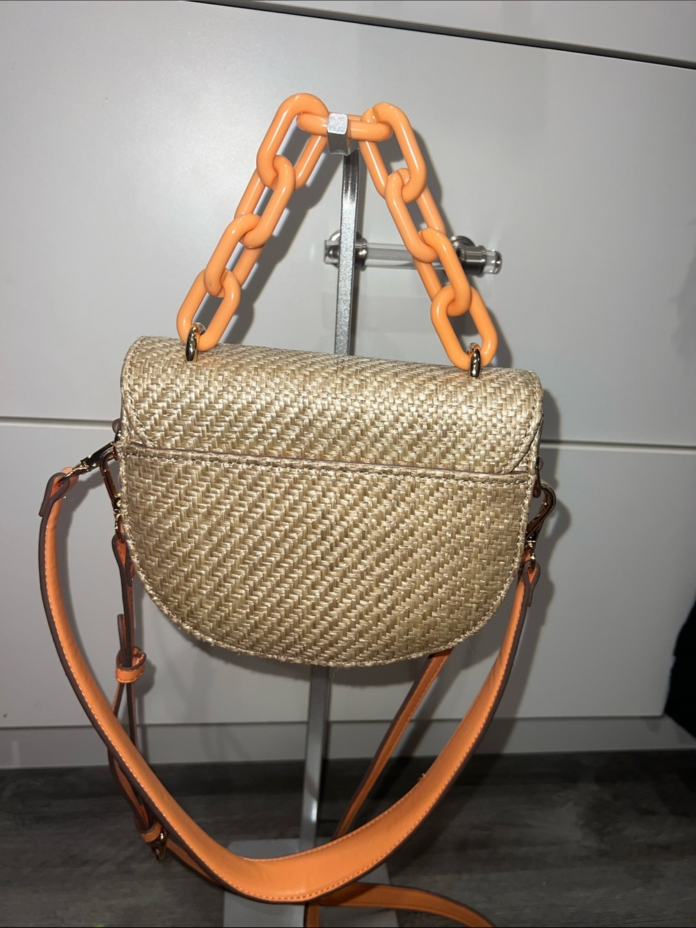 Anne Klein Mini Saddle Straw Crossbody w/ Peach/Coral Straps - Picture 4 of 10